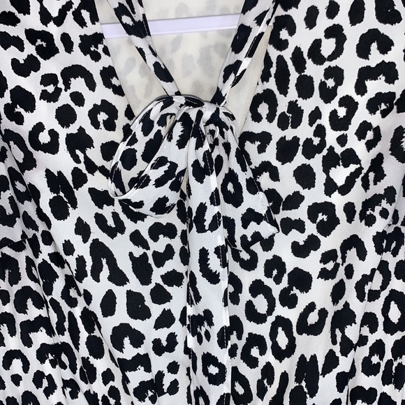 Express White Leopard Animal Print Midi Work Flutter Sleeve Dress size Small - Picture 9 of 16